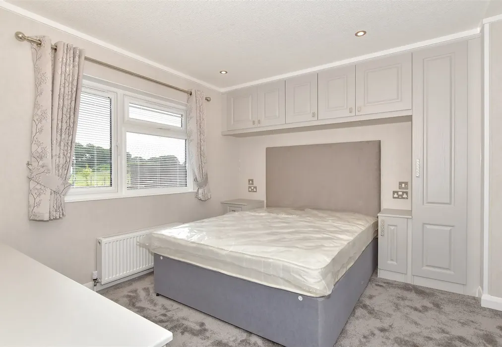 Bedroom 1 - Wateringbury Road, East Malling, Kent - Wards of Kent