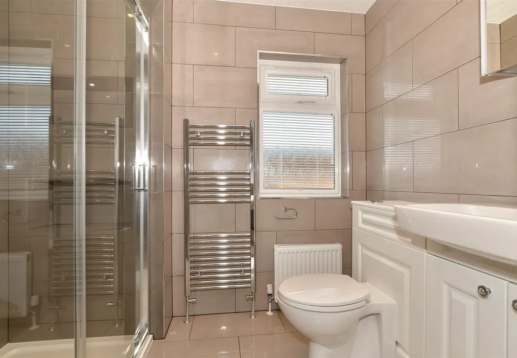 En-Suite Shower Room - Wateringbury Road, East Malling, Kent - Wards of Kent