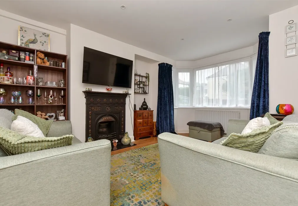 Living Room - Kenmore Road, Kenley, Surrey - Wards of Kent