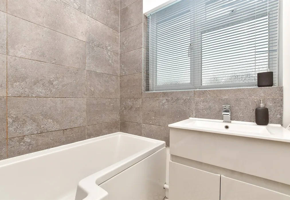 Internal Lifestyle Photograph - Kenmore Road, Kenley, Surrey - Wards of Kent