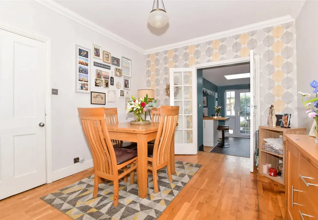 Lounge/Diner - Charles Street, Herne Bay, Kent - Wards of Kent