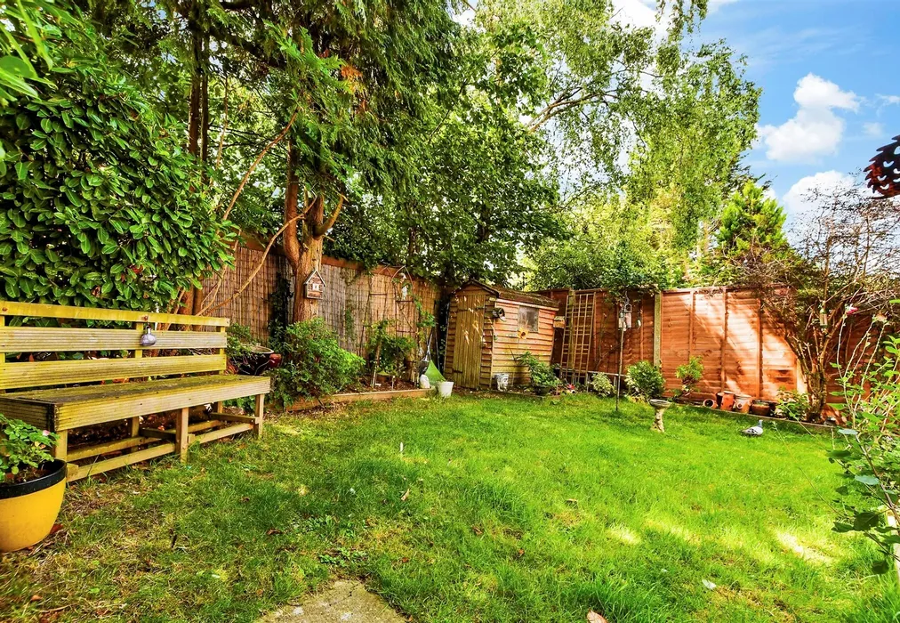Rear Garden - Adamson Court, Crawley, West Sussex - Wards of Kent