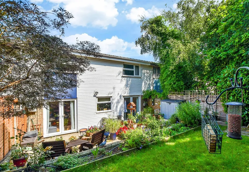 Rear Garden - Adamson Court, Crawley, West Sussex - Wards of Kent