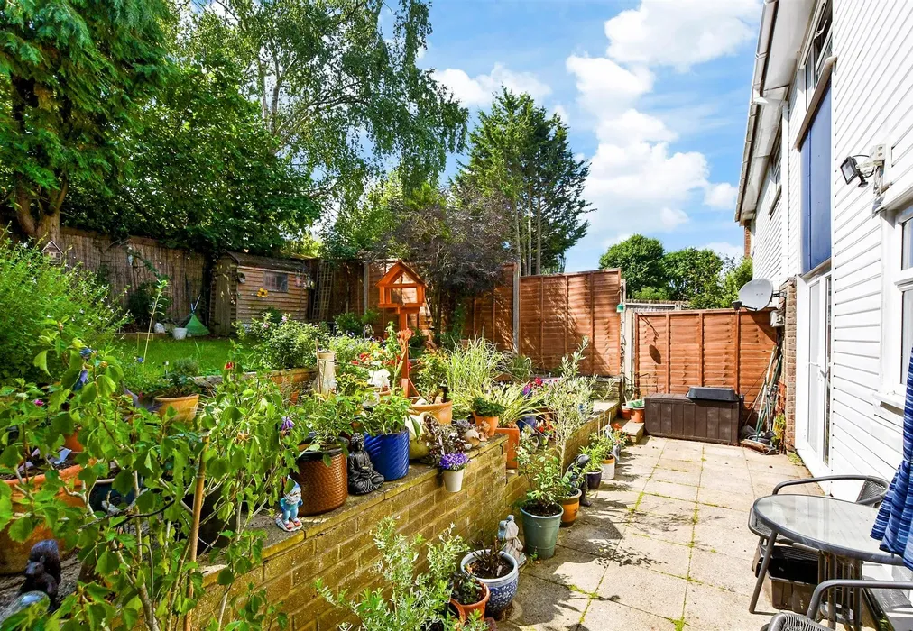 Rear Garden - Adamson Court, Crawley, West Sussex - Wards of Kent