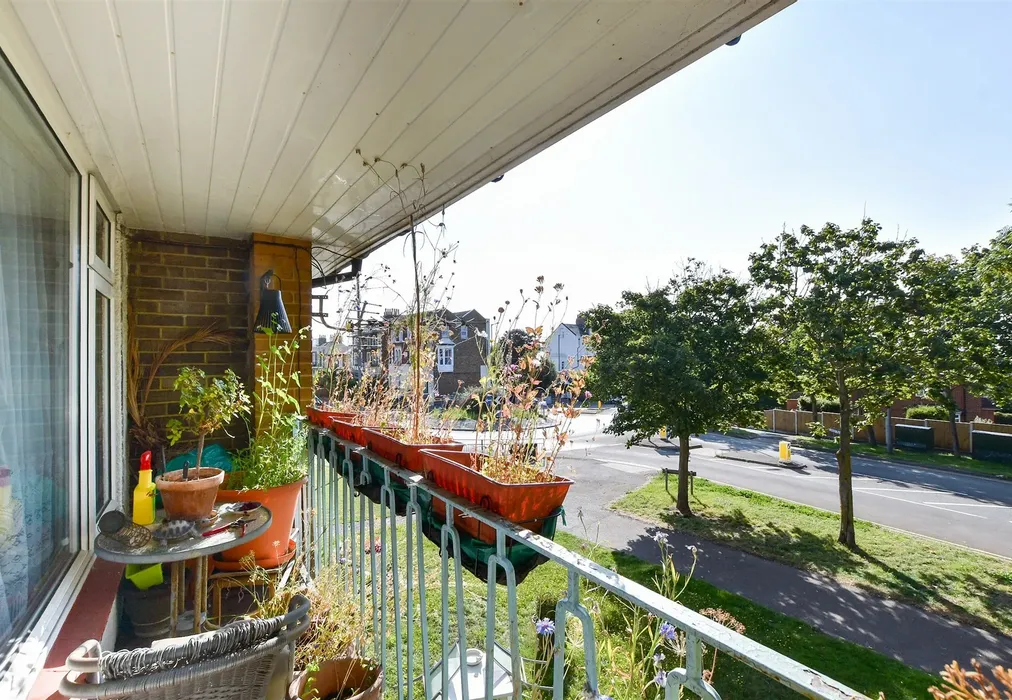 Balcony - Grange Road, Ramsgate, Kent - Wards of Kent