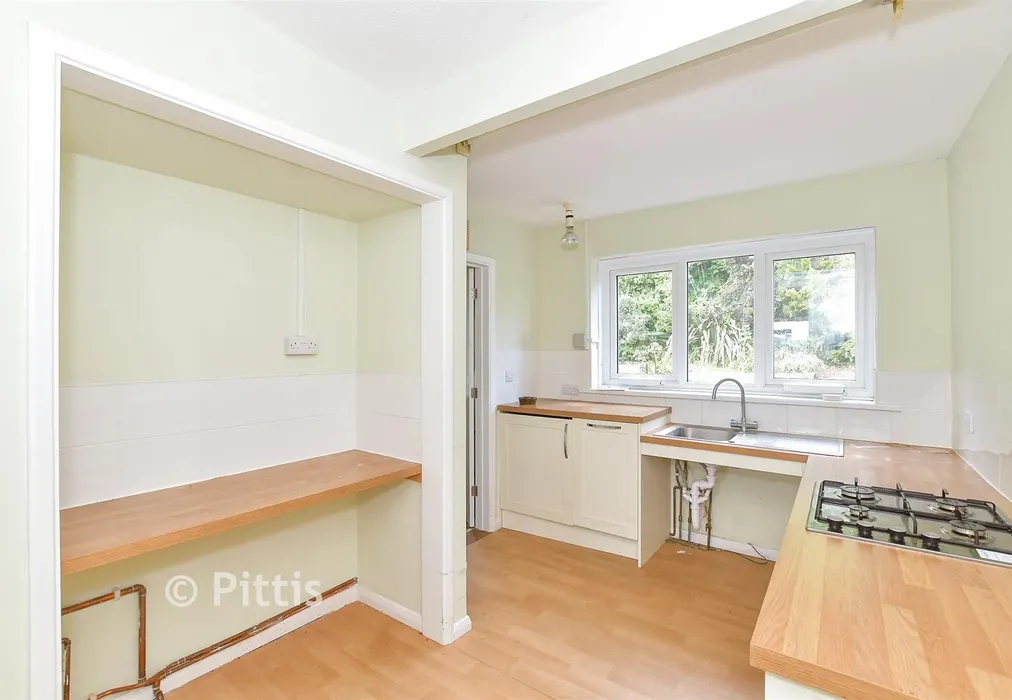 Kitchen - Chatfield Lodge, Newport, Isle of Wight - Wards of Kent