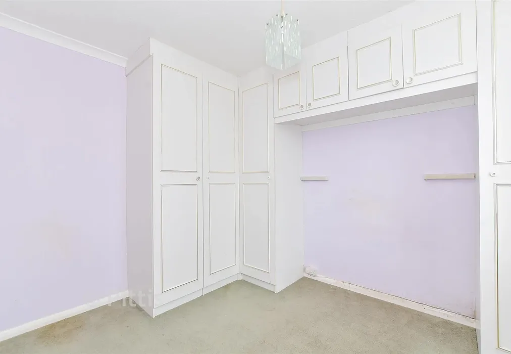 Bedroom 2 - Chatfield Lodge, Newport, Isle of Wight - Wards of Kent