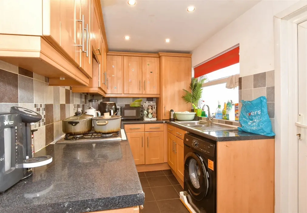 Kitchen - Skinner Street, Gillingham, Kent - Wards of Kent