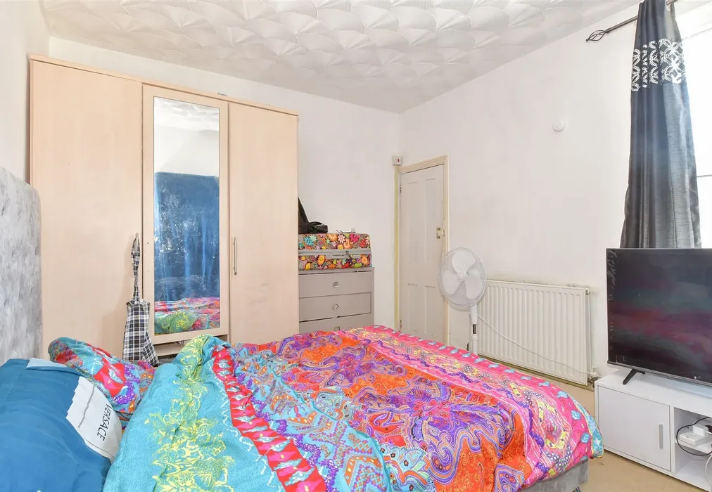 Bedroom 2 - Skinner Street, Gillingham, Kent - Wards of Kent