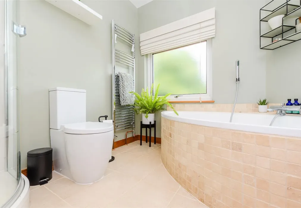 Bathroom - Gorse Hill, Farningham, Dartford, Kent - Wards of Kent