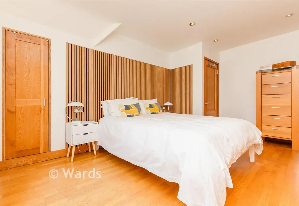 Bedroom 1 - Gorse Hill, Farningham, Dartford, Kent - Wards of Kent