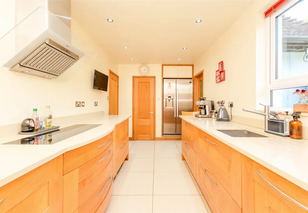 Kitchen - Gorse Hill, Farningham, Dartford, Kent - Wards of Kent