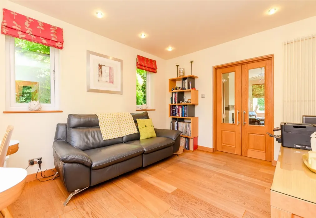 Snug - Gorse Hill, Farningham, Dartford, Kent - Wards of Kent