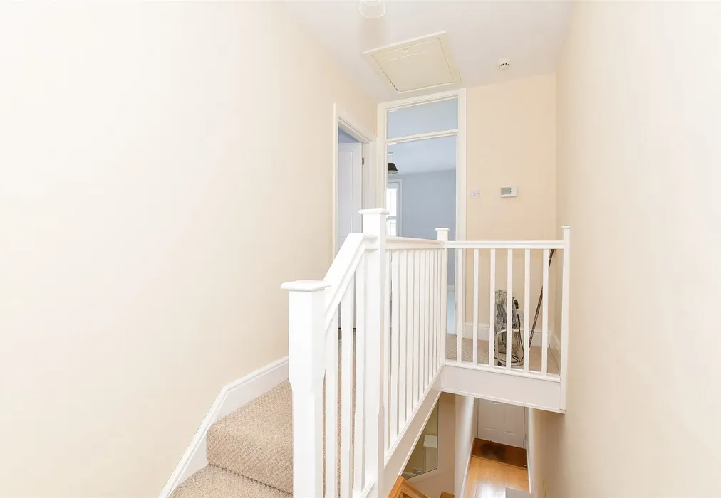 Landing - Church Road, Rustington, West Sussex - Wards of Kent