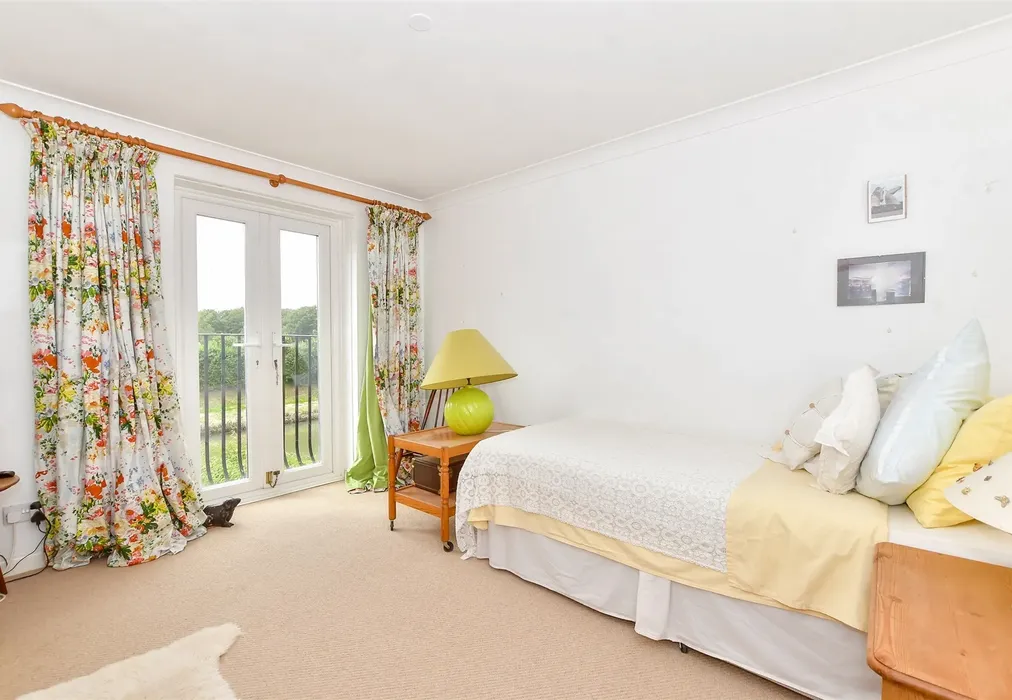 Bedroom 2 - Surrey Wharf, Arundel, West Sussex - Wards of Kent