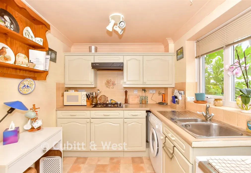 Kitchen - Surrey Wharf, Arundel, West Sussex - Wards of Kent