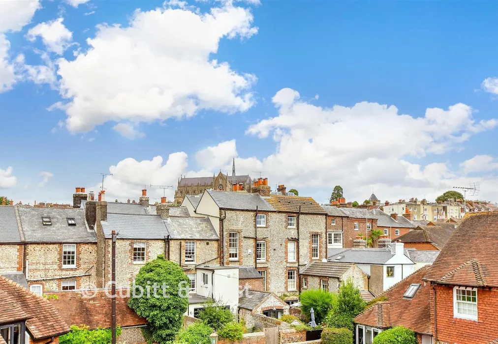 Views To Front - Surrey Wharf, Arundel, West Sussex - Wards of Kent