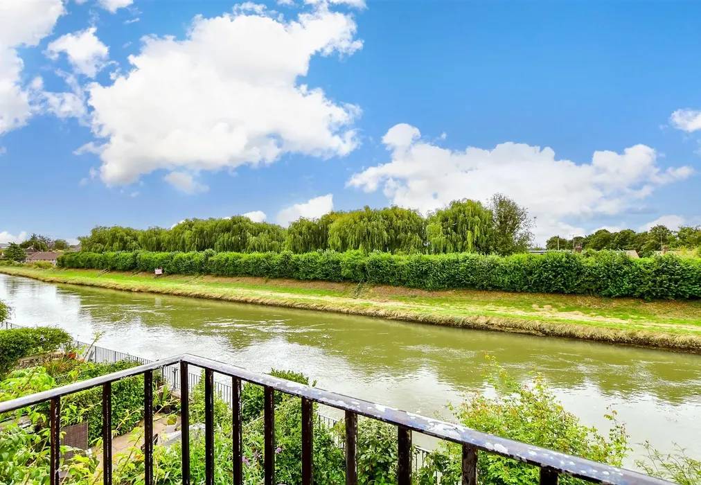 External Lifestyle Photograph - Surrey Wharf, Arundel, West Sussex - Wards of Kent