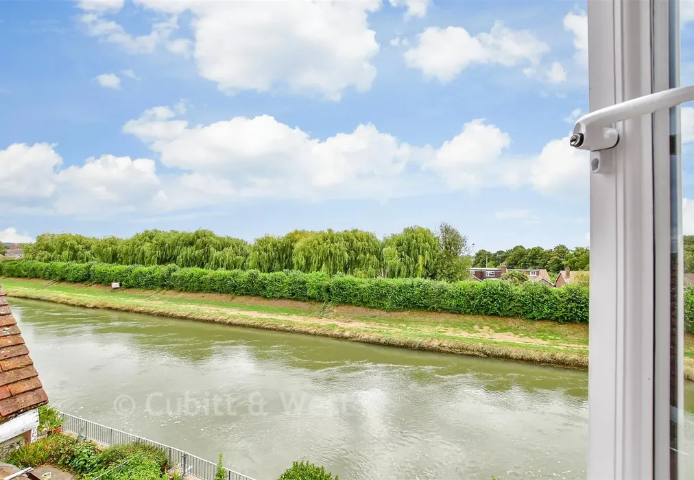 External Lifestyle Photograph - Surrey Wharf, Arundel, West Sussex - Wards of Kent