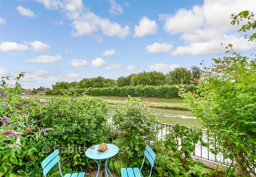 External Lifestyle Photograph - Surrey Wharf, Arundel, West Sussex - Wards of Kent