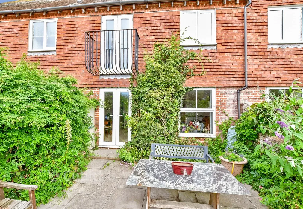 Rear Garden - Surrey Wharf, Arundel, West Sussex - Wards of Kent