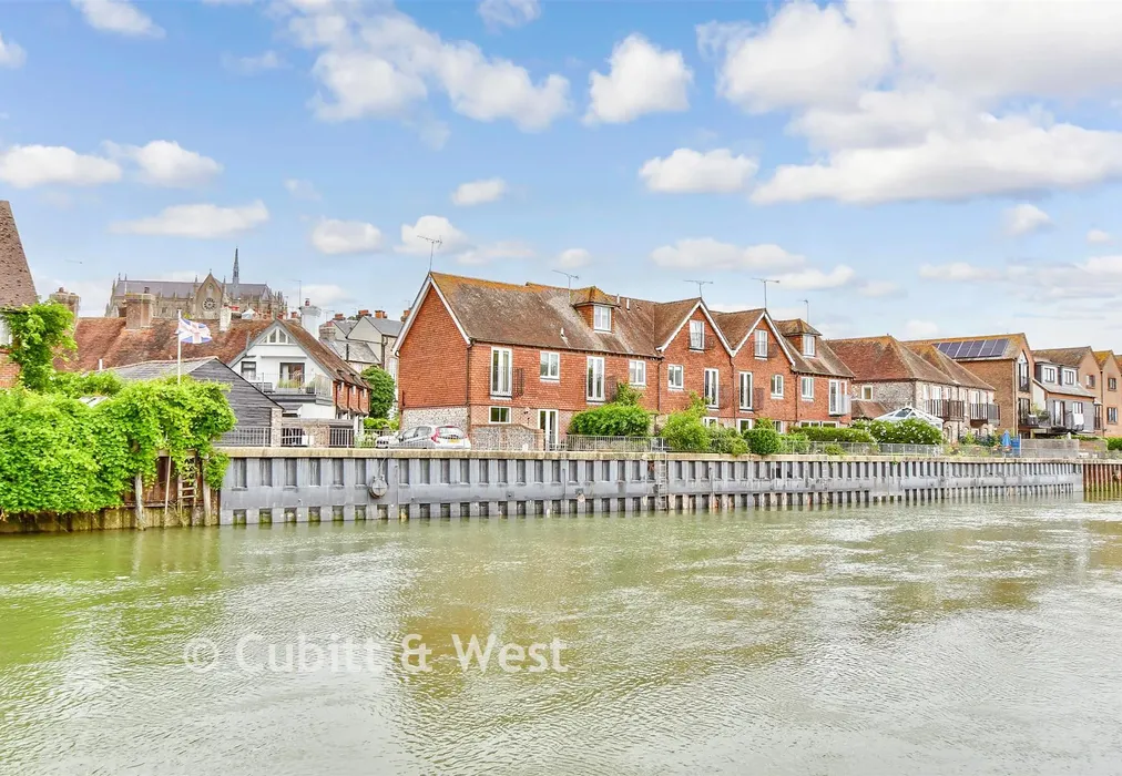 External Lifestyle Photograph - Surrey Wharf, Arundel, West Sussex - Wards of Kent
