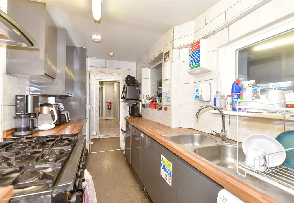 Kitchen - Eaton Road, Margate, Kent - Wards of Kent