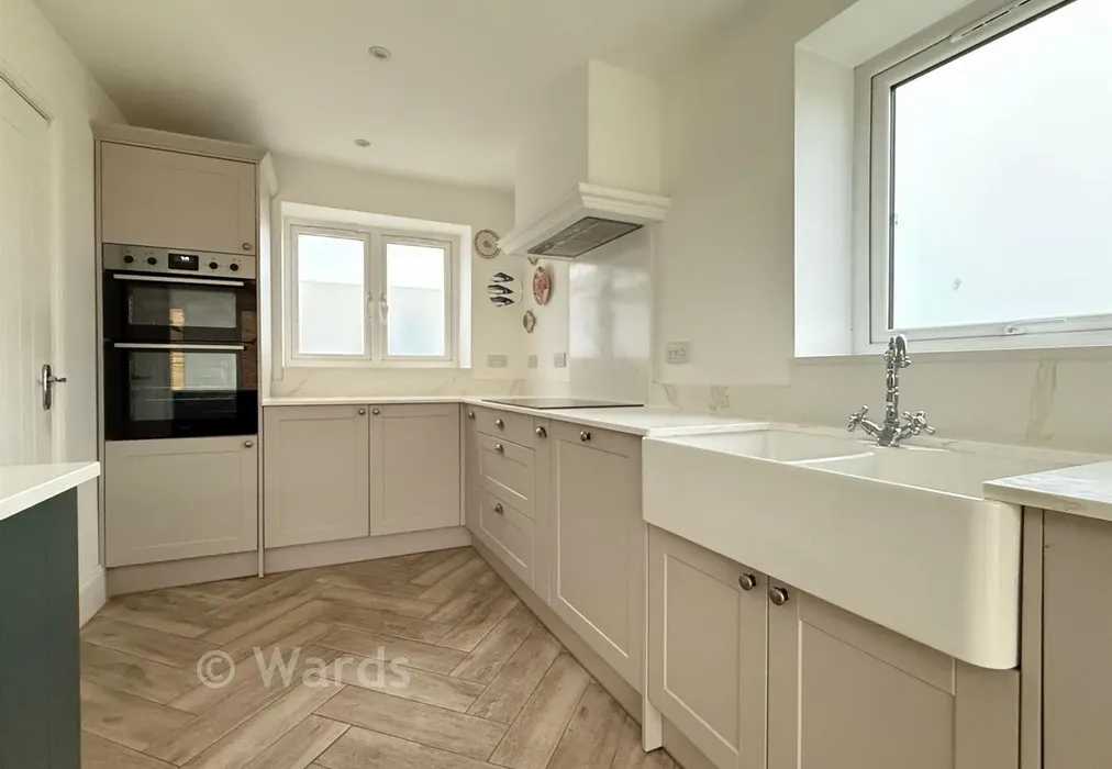 Kitchen - Valkyrie Avenue, Whitstable, Kent - Wards of Kent