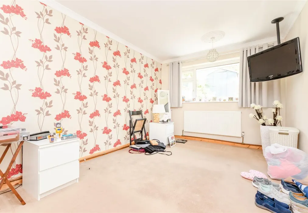Bedroom 1 - Biddenden Way, Istead Rise, Kent - Wards of Kent