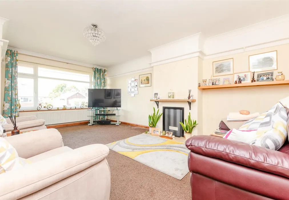 Lounge - Biddenden Way, Istead Rise, Kent - Wards of Kent