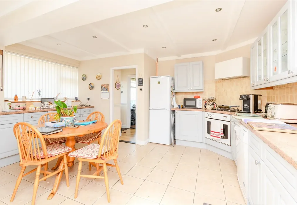 Kitchen - Biddenden Way, Istead Rise, Kent - Wards of Kent