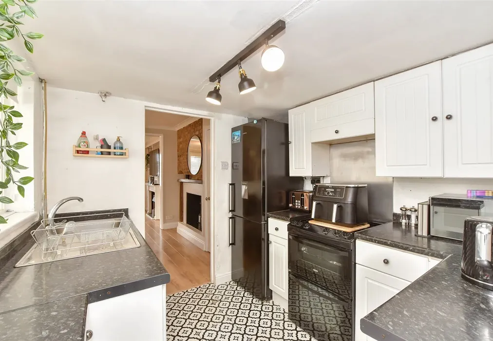 Kitchen - Cudworth Road, South Willesborough, Ashford, Kent - Wards of Kent