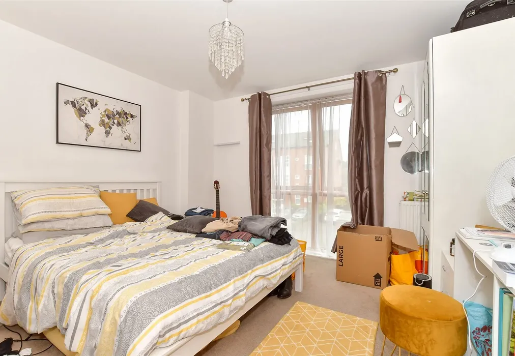 Bedroom 2 - Avebury Avenue, Tonbridge, Kent - Wards of Kent