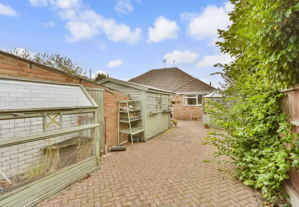 Driveway/Parking - Roonagh Court, Sittingbourne, Kent - Wards of Kent