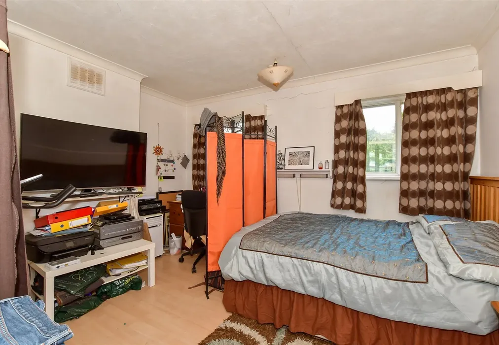 Bedroom 1 - The Sands, Ashington, Pulborough, West Sussex - Wards of Kent
