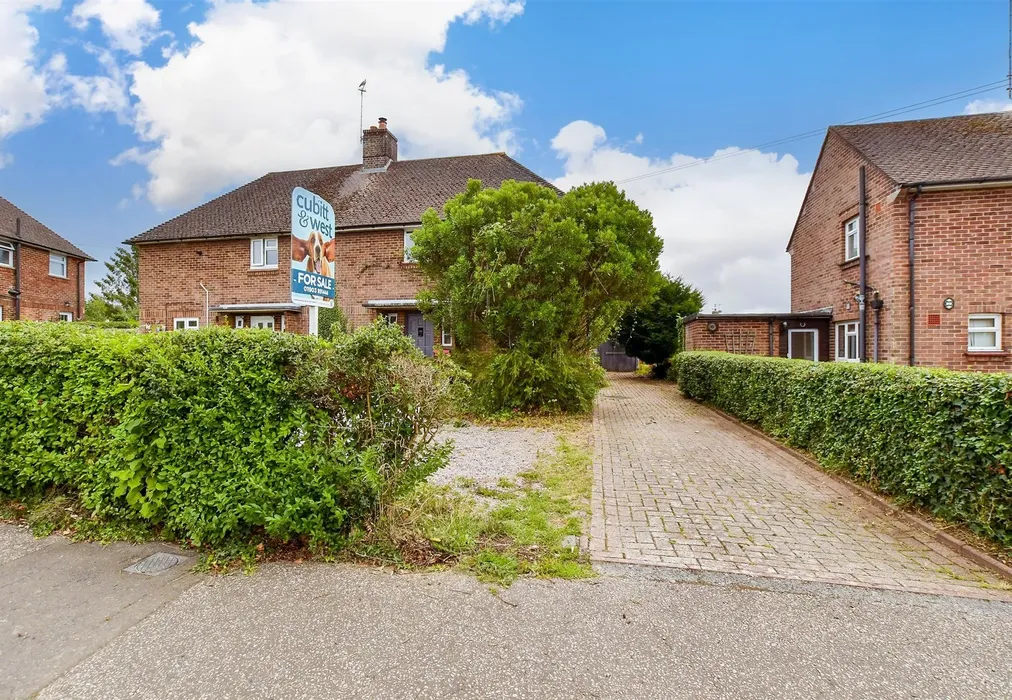 Driveway/Parking - The Sands, Ashington, Pulborough, West Sussex - Wards of Kent