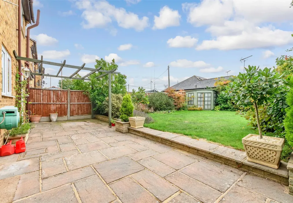 Rear Garden - The Briars, West Kingsdown, Sevenoaks, Kent - Wards of Kent