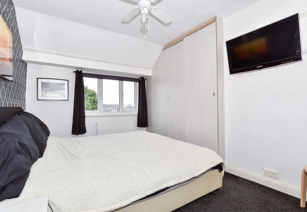 Bedroom 1 - Stockett Lane, Coxheath, Maidstone, Kent - Wards of Kent