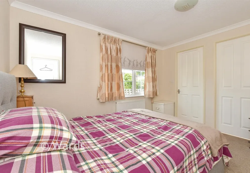Bedroom 1 - Woodlands Park, Biddenden, Ashford, Kent - Wards of Kent