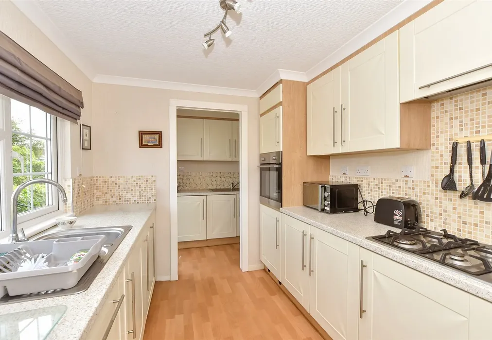 Kitchen - Woodlands Park, Biddenden, Ashford, Kent - Wards of Kent