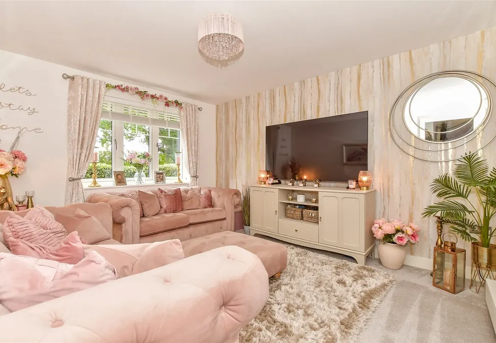 Lounge - Blenheim Place, Headcorn, Kent - Wards of Kent