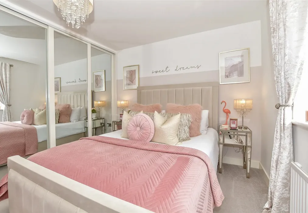 Bedroom 1 - Blenheim Place, Headcorn, Kent - Wards of Kent