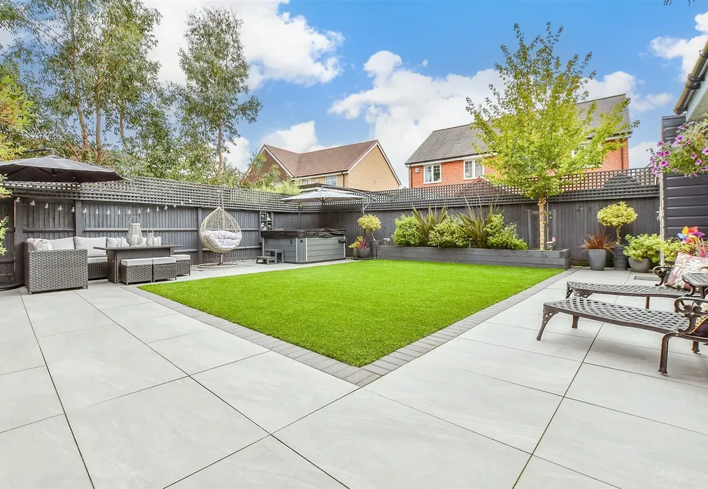 Rear Garden - Blenheim Place, Headcorn, Kent - Wards of Kent
