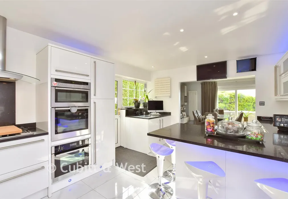 Kitchen - Rosedene Close, Woodingdean, Brighton, East Sussex - Wards of Kent