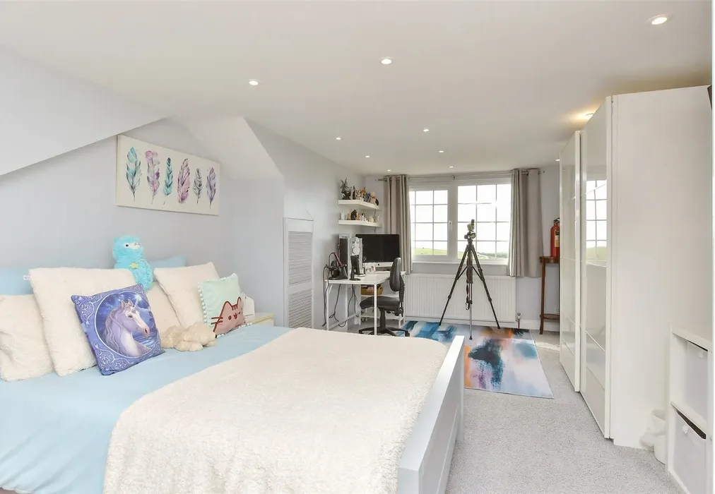 Bedroom 1 - Rosedene Close, Woodingdean, Brighton, East Sussex - Wards of Kent