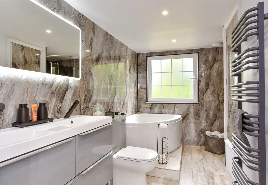 Bathroom - Rosedene Close, Woodingdean, Brighton, East Sussex - Wards of Kent
