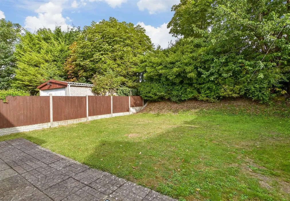 Rear Garden - Rosedene Close, Woodingdean, Brighton, East Sussex - Wards of Kent