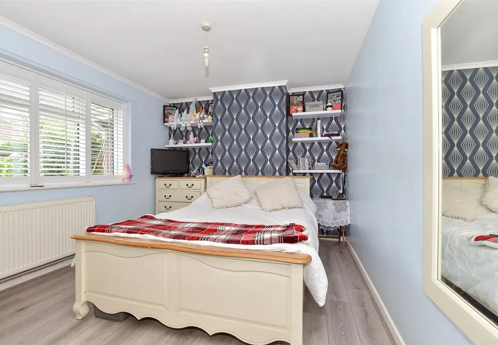 Bedroom 1 - Rushford Close, Headcorn, Kent - Wards of Kent