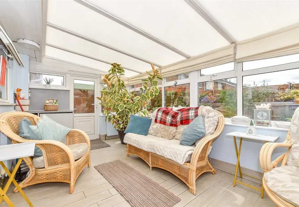Conservatory - Rushford Close, Headcorn, Kent - Wards of Kent