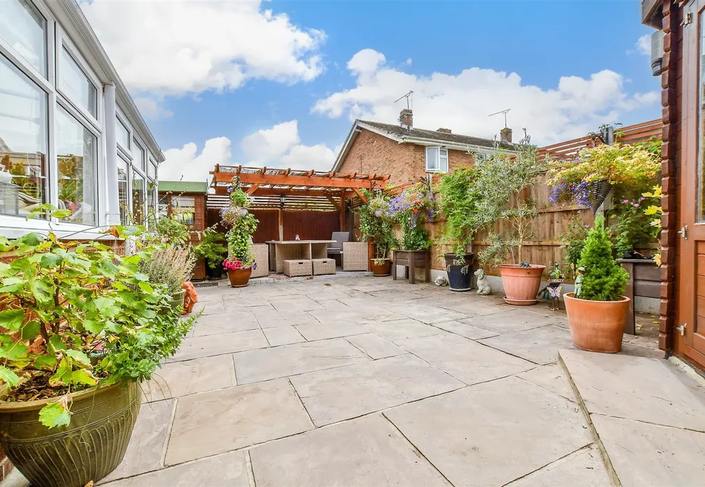 Rear Garden - Rushford Close, Headcorn, Kent - Wards of Kent